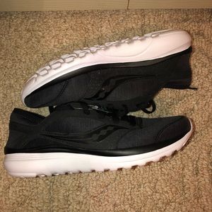 Women’s Saucony Kineta Series Shoe